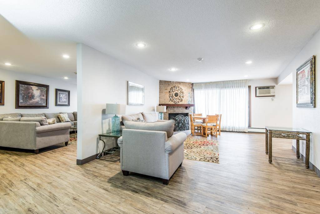 Eagan, MN 55122,1903 Silver Bell RD #119