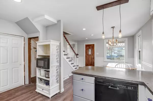 Chaska, MN 55318,323 E 2nd ST