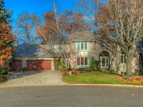 9591 Oxborough Curve, Bloomington, MN 55437