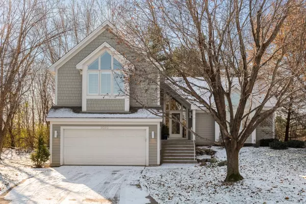 3090 Saint Albans Hollow CIR, Minnetonka, MN 55305