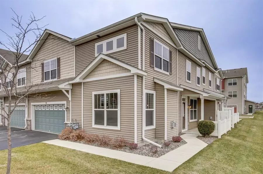 1826 Colonial LN #5, Chanhassen, MN 55317