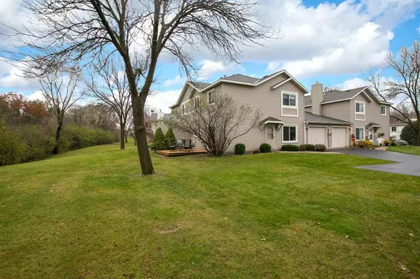 1530 Clemson DR #B, Eagan, MN 55122