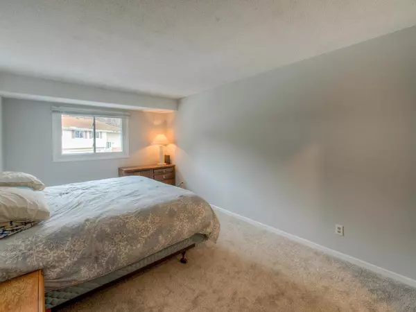 Eagan, MN 55123,1187 Timbershore LN