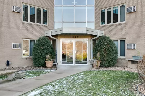 Edina, MN 55436,4370 Brookside CT #307