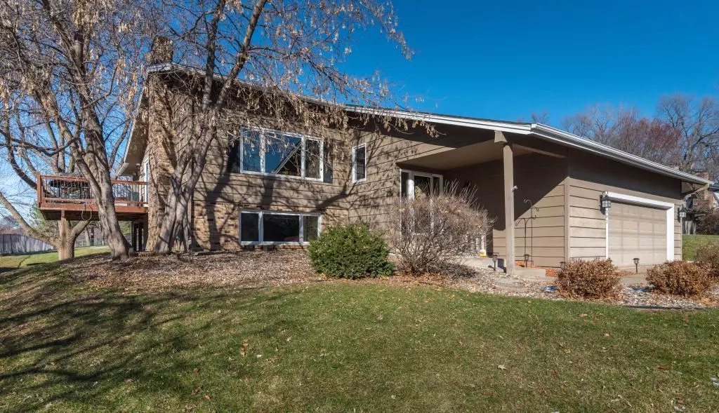 Eden Prairie, MN 55346,14382 Golf View DR