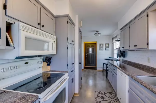 South Saint Paul, MN 55075,726 20th AVE N