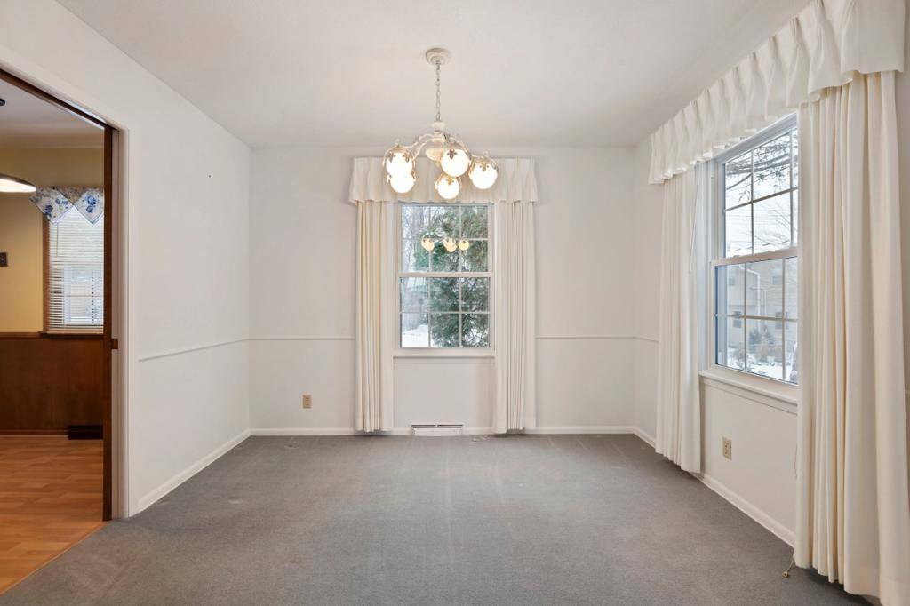 Edina, MN 55424,6204 Halifax AVE S