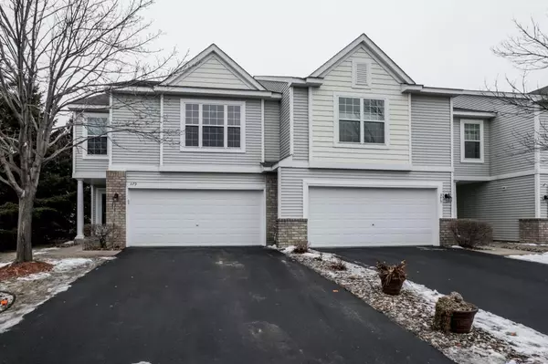 379 Wagon Wheel LN, Chaska, MN 55318