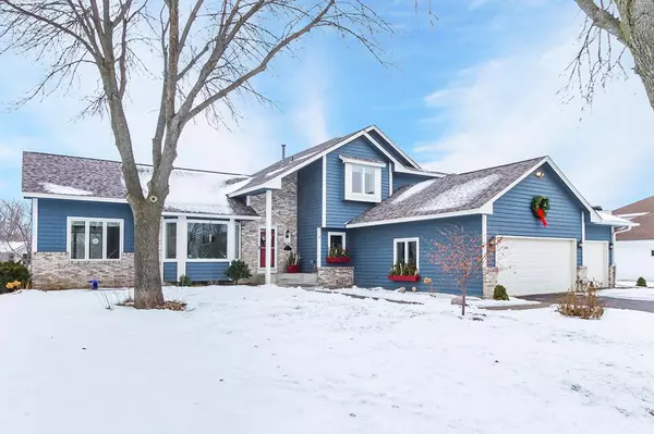 721 Laura CT, Chaska, MN 55318