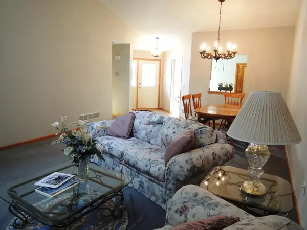 Woodbury, MN 55125,7568 Newbury RD