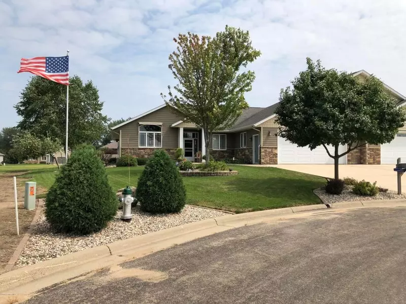 526 Milrose CIR, Albert Lea, MN 56007