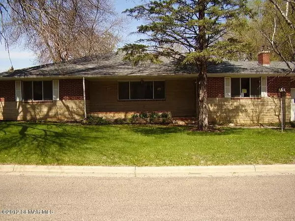 406 4th ST NW, Dodge Center, MN 55927