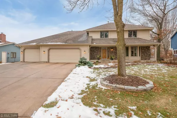 5800 Royal Oaks DR, Shoreview, MN 55126