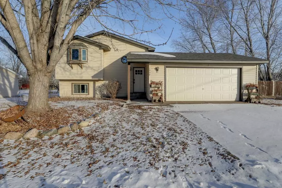 1994 Cardinal DR, Centerville, MN 55038