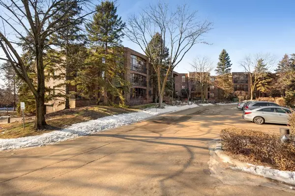 Golden Valley, MN 55416,6051 Laurel AVE #305