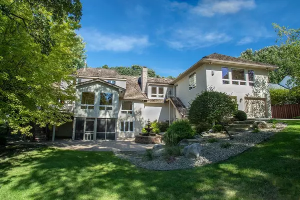 3711 Overlook DR, Bloomington, MN 55431