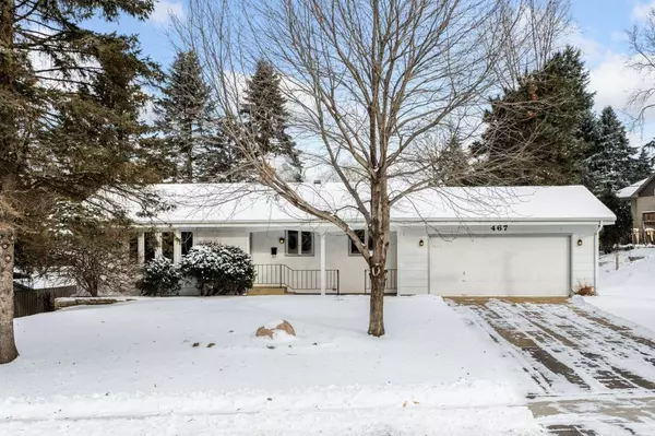 467 County Road B2 W, Roseville, MN 55113