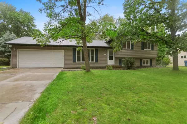 10221 Union Terrace LN N, Maple Grove, MN 55369