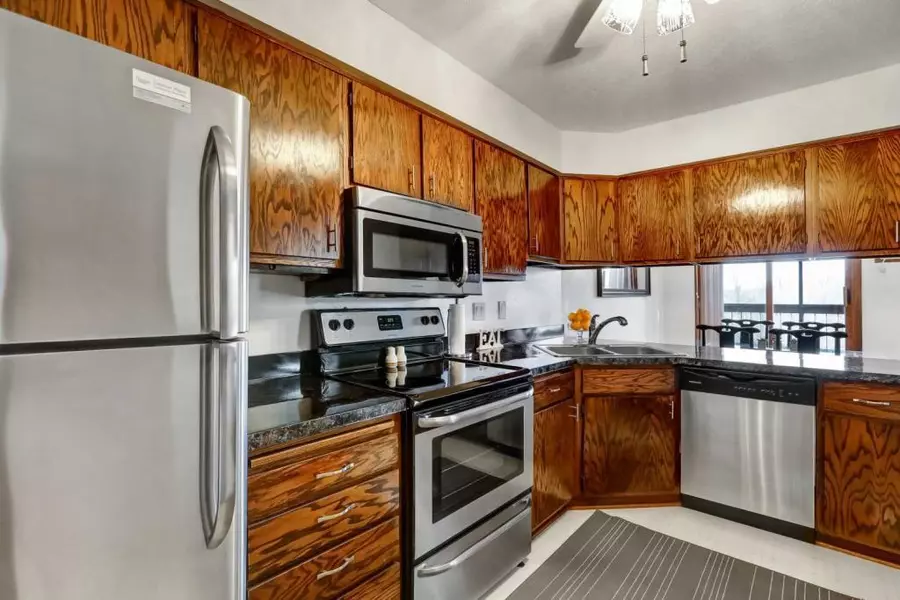 4350 Trenton LN N #318, Plymouth, MN 55442