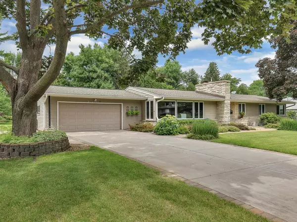 Edina, MN 55436,5516 Glengarry Pkwy