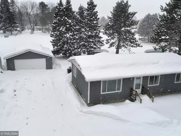 2105 Strader DR, Grand Rapids, MN 55744