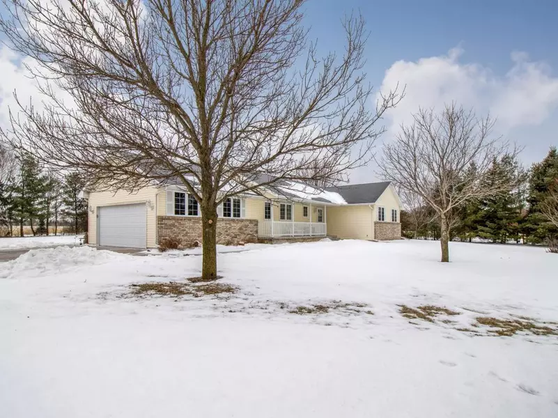 13295 Saint Croix TRL, North Branch, MN 55056