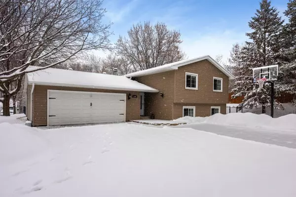 1180 Lake Lucy RD, Chanhassen, MN 55317