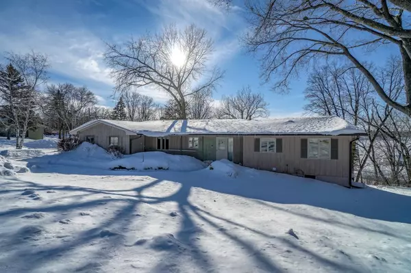 30940 N Lakes TRL, Lindstrom, MN 55045