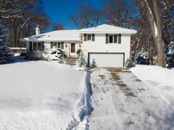 4044 Thrushwood LN, Minnetonka, MN 55345