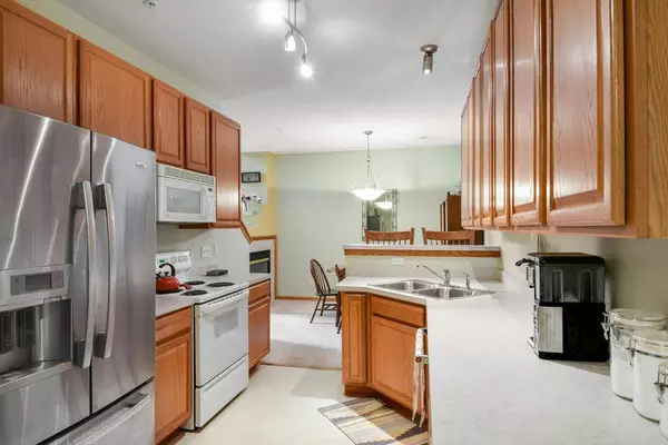 Plymouth, MN 55446,5030 Holly LN N ##6