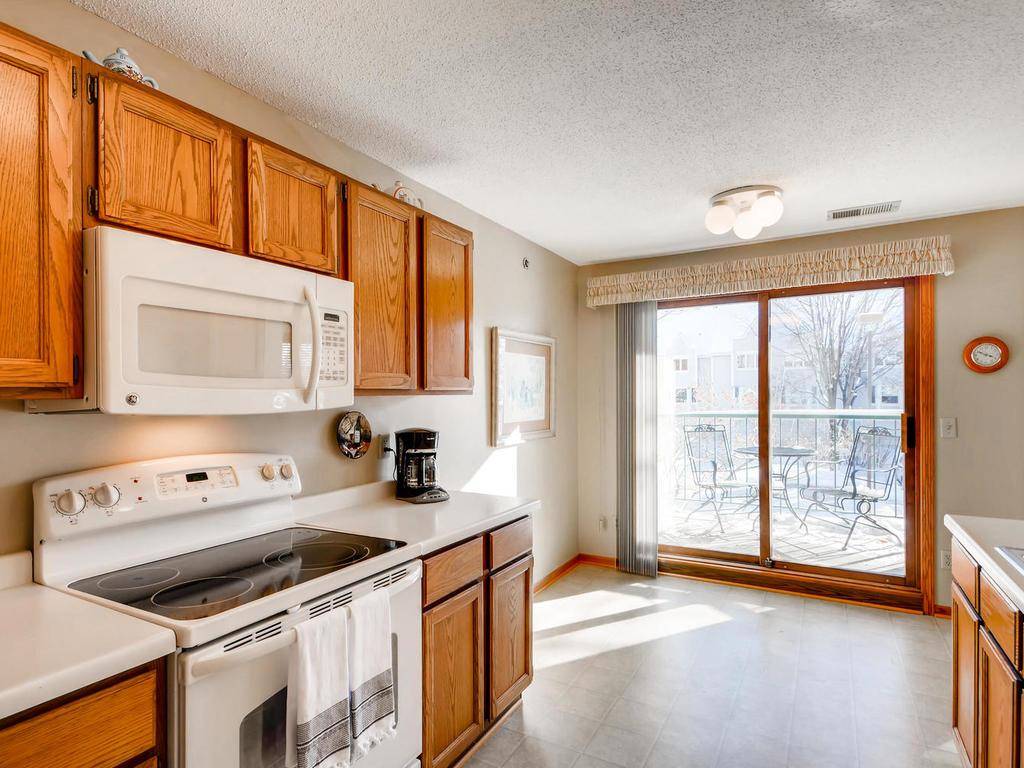 32 11th AVE S #106, Hopkins, MN 55343