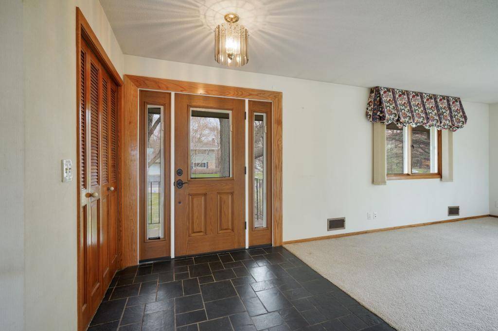 Edina, MN 55436,5912 Walnut DR