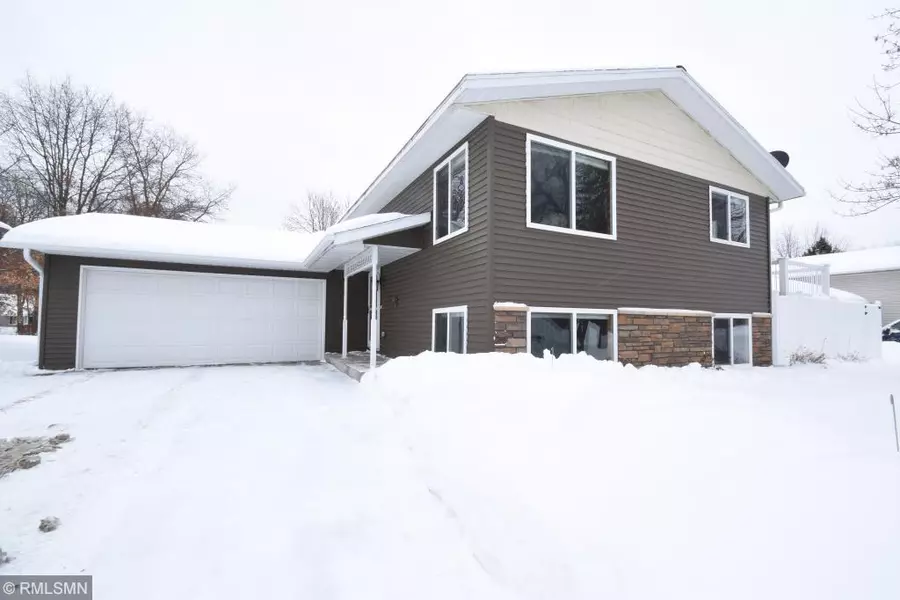 460 Kirkwall DR, Waite Park, MN 56387