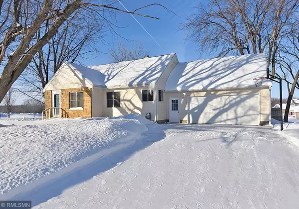 913 10th ST NW, Waseca, MN 56093