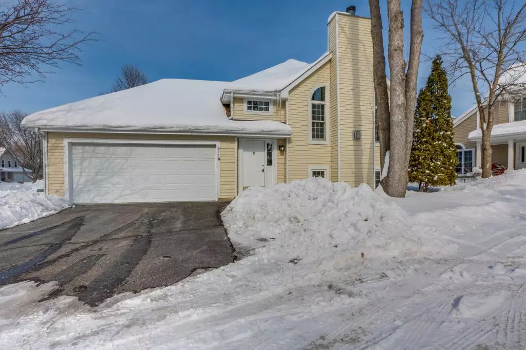 Eden Prairie, MN 55347,8767 Knollwood DR