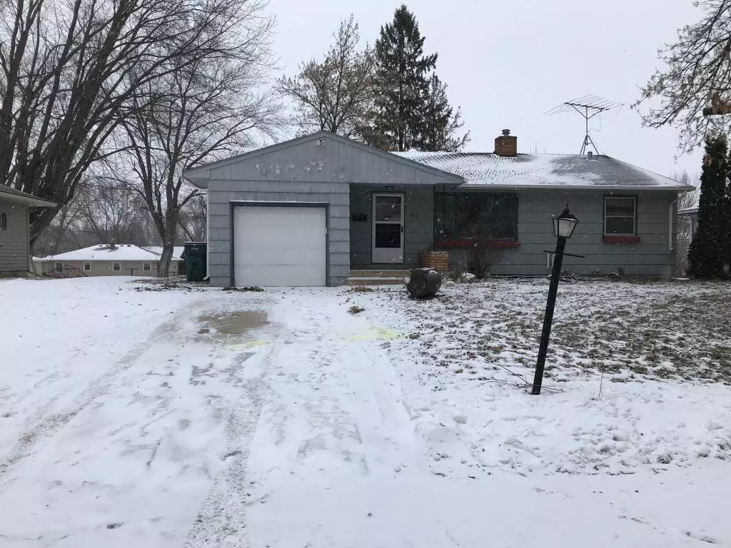 Waconia, MN 55387,220 W 3 1/2 ST