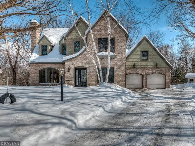606 Oakwood CT, Hudson, WI 54016