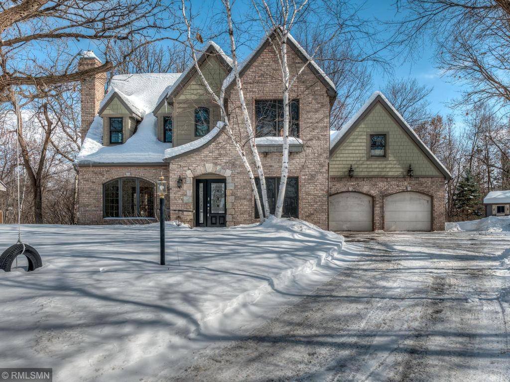 606 Oakwood CT, Hudson, WI 54016