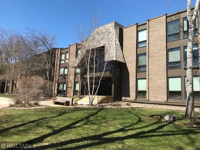 6085 Lincoln DR #127, Edina, MN 55436