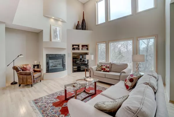 16215 39th PL N, Plymouth, MN 55446