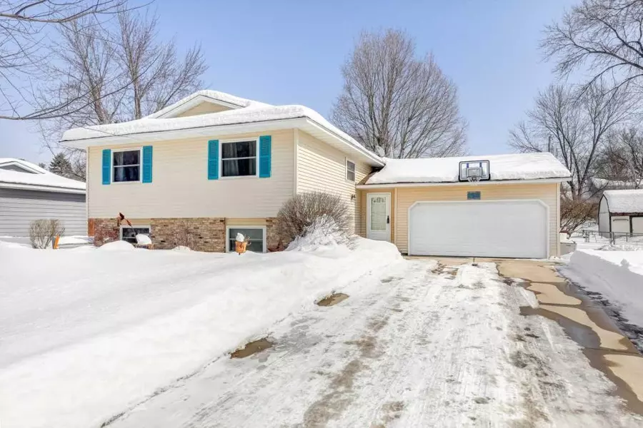 1929 Louis LN, Hastings, MN 55033