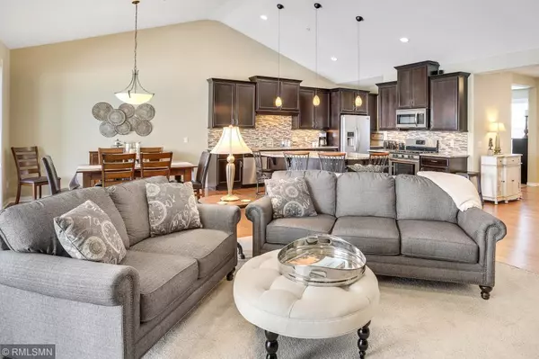 10786 Lyndale Bluffs TRL, Bloomington, MN 55420