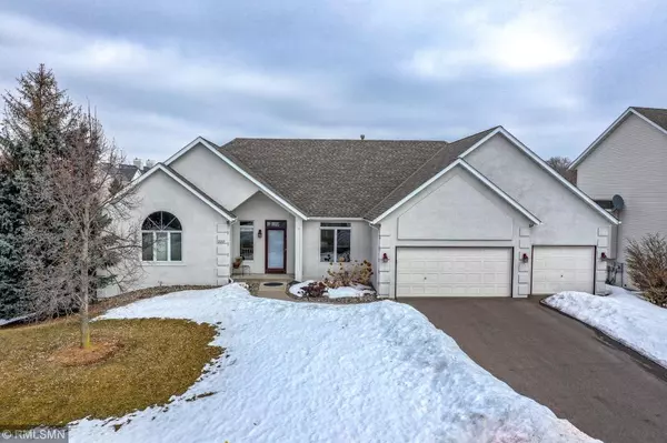 2357 Eagle Valley DR, Woodbury, MN 55129