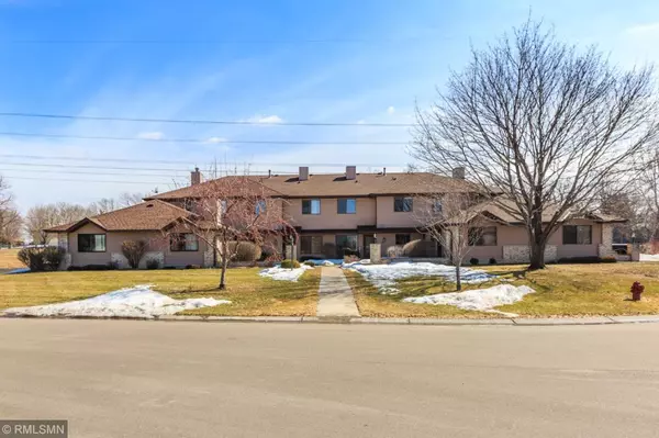 8972 Underwood LN N, Maple Grove, MN 55369