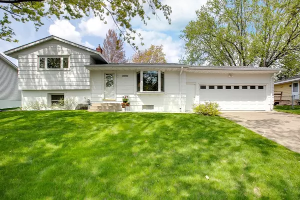 6772 7th ST N, Oakdale, MN 55128