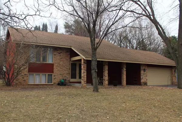 8355 Pleasant View DR, Mounds View, MN 55112