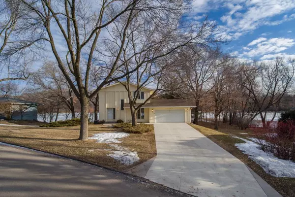 Minnetonka, MN 55345,15532 Willowood DR