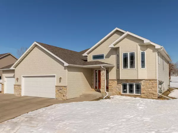 2049 Scenic Point DR SW, Rochester, MN 55902