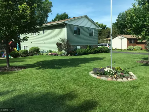 8456 Cooper WAY, Inver Grove Heights, MN 55076
