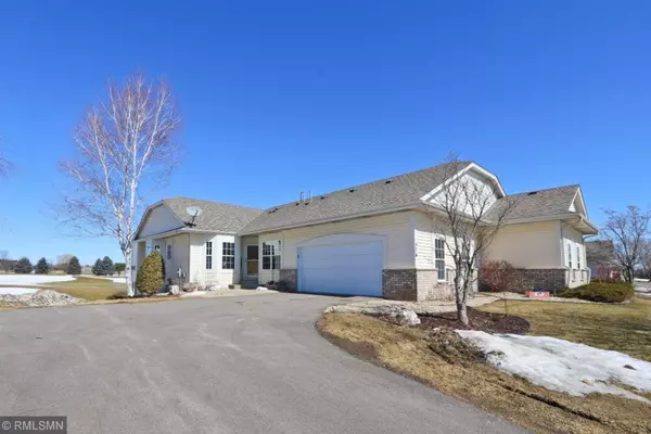 576 Holly LN N, Oakdale, MN 55128